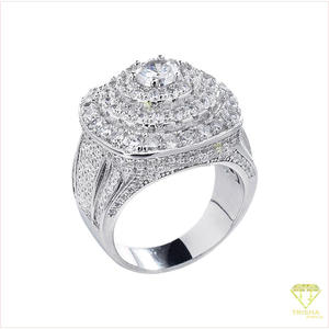 Bague en argent 925 de qualité supérieure avec diamant de laboratoire, couronne superposée audacieuse et détail central brillant pour la vente en gros de bijoux - Product Image 4