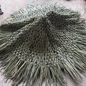 Parasol pliable en chaume de haute qualité 2,6 m, durable et résistant aux intempéries, pour la décoration des complexes hôteliers - Product Image 1