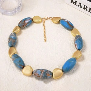 Collar de Resina con Forma Irregular, Patrón Marmoleado Azul Dorado, Collares de Cuentas de Resina Hechos a Mano con Aspecto Personalizado, Ideales para Resina - Product Image 4