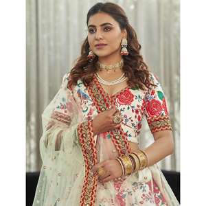 Off-White Floral Impreso Arte Seda Desgaste de la boda Lehenga Choli - Product Image 4