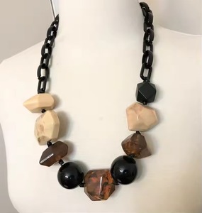 Collar de Ángel de Resina de Alta Gama, Joyería Ecológica Hecha a Mano, Accesorio de Moda Elegante, Boutique Única - Product Image 2