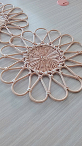 Plateau en rotin tissé de qualité supérieure, fait main, style bohème, plateau décoratif pour la décoration de la maison et la présentation sur la table - Product Image 1