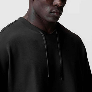 Camisetas personalizadas para hombre, de corte holgado y hombros caídos, con diseño minimalista para un estilo casual y moderno. - Product Image 5