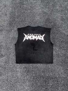 เสื้อกั๊กสีดำพิมพ์ลายกราฟิกสไตล์วินเทจสำหรับผู้ชาย พร้อมโลโก้แบบกำหนดเอง - Product Image 1