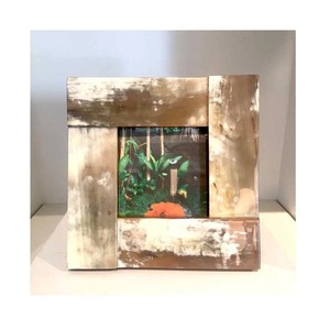 Cadre photo en corne fait main de fabrication indienne, style rustique viking, pour table ou étagère, disponible à bon prix - Product Image 1