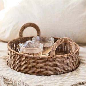 Panier de service rond en rotin naturel avec poignée, fait main, décoration écologique pour la maison, décoration de table à manger, provenant d'un fournisseur en gros - Product Image 1
