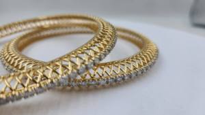 Brazalete Elegante de Oro Amarillo de 14K de Primera Calidad con Diamante Cultivado en Laboratorio de 13.17 Ct, Certificado IGI, Claridad VS2, Color FG, Corte Brillante Vintage - Product Image 5