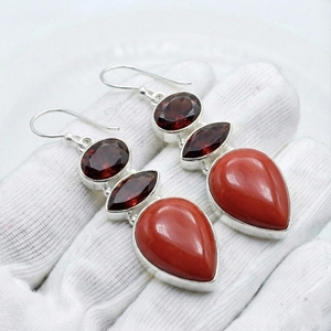 Pendientes de Plata Fina al por Mayor, Hechos a Mano con Engaste de Bisel, Coral y Granate, Pendientes Colgantes de Plata de Ley 925 Sólida para Ella - Product Image 1