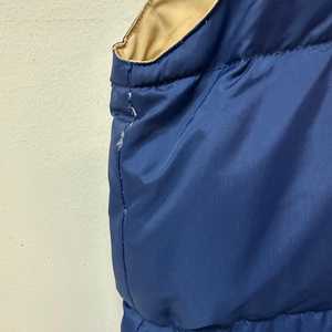 Gilet matelassé bleu pour homme avec blocs de couleur, col rabattable, coupe-vent, vêtement d'extérieur décontracté, idéal pour l'hiver, logo personnalisé sur le devant - Product Image 3