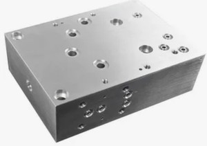 บล็อกอะลูมิเนียมความแม่นยำสูงที่ผลิตด้วยเครื่อง CNC ตามสั่ง - Product Image 5