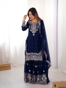 Élégant ensemble Sharara de style pakistanais avec broderies et paillettes – Collection Festival et Mariage - Product Image 3