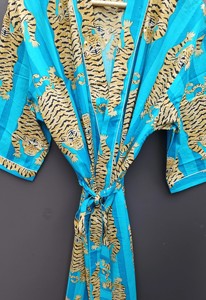 ชุดคลุมกิโมโนผ้าฝ้ายลายเสือ คอวี ทรงหลวม ใส่คลุมชายหาด ชุดลำลองฤดูร้อนสำหรับผู้หญิง ชุดนอนกิโมโนผ้าฝ้ายพิมพ์ลายมือ - Product Image 3