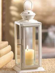 Farol Decorativo de Metal Blanco para Velas con Paneles de Vidrio y Parte Superior con Recorte de Estrella para Decoración del Hogar - Product Image 1