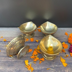 Diya décorative en laiton artisanal de qualité supérieure pour la décoration de la maison, l'éclairage des festivals, Deepak traditionnel, exportateur en gros en Inde - Product Image 2