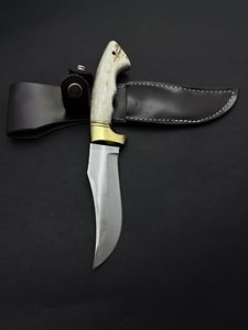 Cuchillo de Caza y Camping con Mango de Cuerno de Ciervo, Hoja Fija de Acero Inoxidable con Borde Parcialmente Serrado - Product Image 4