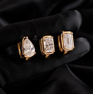 Pendientes de Aro Minimalistas SHREERAJ SOLITAIRE de Oro de 14K con Diamante de Laboratorio Corte Esmeralda Radiante en Forma de Pera, Chapados en Rodio, Certificados por IGI - Product Image 3