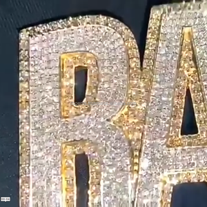 Colgante Hip Hop de Oro Amarillo de 14k con Baño de Plata y Diamantes Cultivados en Laboratorio con Corte Baguette, Personalizable con Nombre, Certificado IGI - Product Image 3