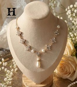 Collier de perles avec diamant de laboratoire taille marquise, grappe florale, chaîne de perles rondes alternées et pendentif perle goutte d'eau - Product Image 5