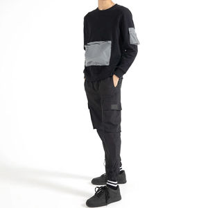 Sudadera Negra de Cuello Redondo para Hombre, Corte Regular, Tejida, con Bolsillo de Solapa Gris, Estilo Minimalista, para Otoño - Product Image 2
