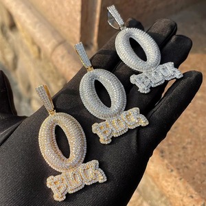 Collier Pendentif Lettres Hip Hop Iced Out Entièrement Sertie de Diamants 'O BLOCK' Plaqué Or et Argent pour Hommes et Femmes - Product Image 3
