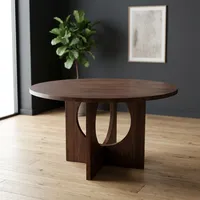 Table basse vintage ronde en bois de noyer foncé avec base à découpes géométriques, meubles de salon de style mid-century modern, pièces d'appoint