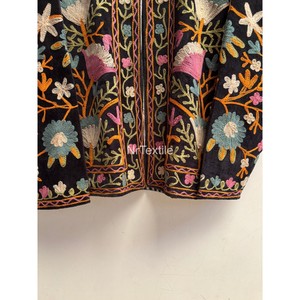 Blazer en velours noir brodé pour femme, col mandarin, motif floral, surpiqûres faites à la main, veste ouverte pour l'automne, taille unique - Product Image 5