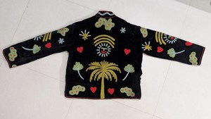 Chaqueta de terciopelo con bordado Suzani, estilo bohemio floral, de colores intensos, artesanal, para ocasiones festivas. - Product Image 6