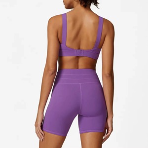 Ensemble de yoga personnalisé en gros, grande taille, respirant, sans couture, soutien-gorge de sport et short taille moyenne, couleur unie, doux, offrant un bon maintien et un ajustement confortable - Product Image 4