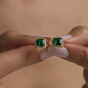 Pendientes cuadrados con esmeraldas para mujer, plata de ley 925, chapado en oro de 14 quilates, joyería verde minimalista, regalo - Product Image 1