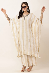 Robe Kaftan Tissée Élégante pour Femme avec Bordure à Pompons, Col en V, Manches Courtes, Kaftan Empire Tissé à la Main avec Perles et Broderies - Product Image 3