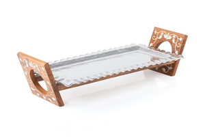 Plateau de service en aluminium au design moderne et élégant pour la maison et les hôtels, offrant un design métallique raffiné et artistique, idéal pour servir le chocolat. - Product Image 1