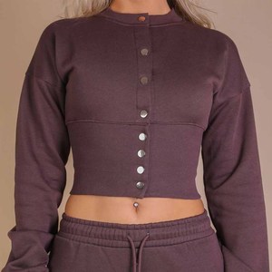 Conjunto de 2 piezas para mujer: Top corto con botones y pantalones de chándal de pierna ancha hasta el tobillo, cuello alto, 100% algodón transpirable, venta al por mayor - Product Image 2