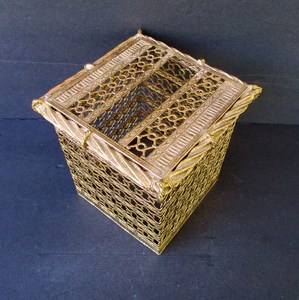 Boîte à mouchoirs carrée en métal doré vintage, ton or élégant - Product Image 5