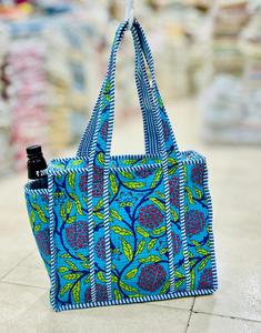 Bolso Tote Acolchado de Algodón con Estampado Floral, Lavable, con Cierre, para Viajes, Compras y Uso Diario - Product Image 3