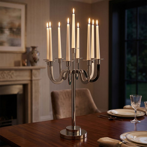 Eleva tu decoración con este candelabro de 9 brazos en cromo plateado, moderno, duradero y perfecto para bodas o eventos de lujo en el hogar. - Product Image 1