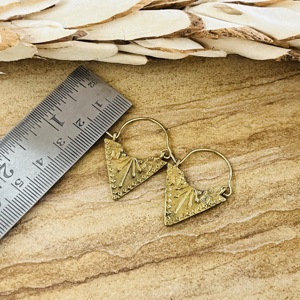 Pendientes Triangulares Boho de Moda, Joyería Tribal de Latón para Mujer, Acabado de Latón Antiguo, Patrón Geométrico para Venta al por Mayor/OEM/ODM - Product Image 6