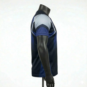 Camiseta de Manga Corta con Cuello Redondo y Estampado Geométrico Azul y Negro para Hombre, de Secado Rápido, Tejido Deportivo, Corte Regular - Product Image 3