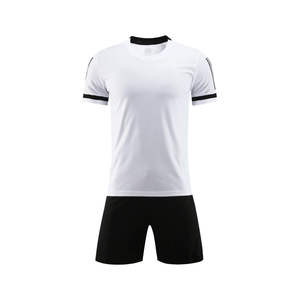 Tenue de football respirante sur mesure pour hommes, ensemble de maillots de football en gros, uniforme durable avec impression des numéros d'équipe et des noms des joueurs - Product Image 6