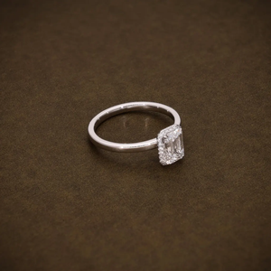 Anillo de Compromiso de Diamante Cultivado en Laboratorio con Corte Esmeralda para Mujer, Certificado IGI, Anillo de Boda de Oro Sólido con Piedra Central, Joyería Fina Elegante - Product Image 4