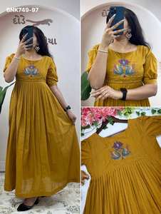 Kurti pour femme en coton Mul de qualité supérieure, aux couleurs étonnantes, idéal pour les occasions spéciales, avec des détails faits à la main. Fabricant de mode féminine de Surat. - Product Image 2