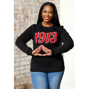 เสื้อสเวตเตอร์คอกลม 1913 Script Chenille สีดำ ผ้าฝ้ายพรีเมียม สำหรับชมรมนักศึกษากรีก DST Delta เสื้อลำลองสำหรับฤดูหนาว - Product Image 1