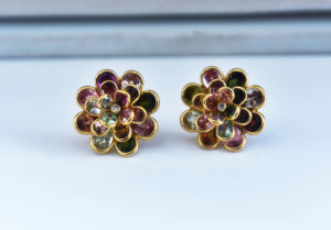 Pendientes de Flor en Capas con Mandala Floral 3D en Oro de 18K, Turmalina Multicolor Natural y Diamantes con Gemas en Corte Pera - Product Image 6