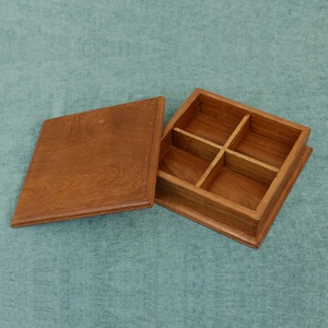 Coffre de rangement artisanal en bois avec couvercle à charnières et tiroirs compacts - Product Image 2