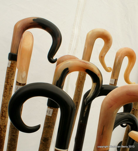 ไม้เท้าหรูหราคลาสสิกพร้อมด้ามจับทำจากเขาสัตว์ธรรมชาติอย่างประณีต - Product Image 3