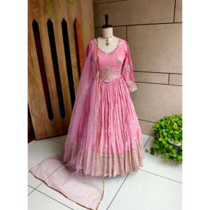 Hermoso vestido de mujer con cinturón adjunto Pent y Dupatta para fiestas - Product Image 3