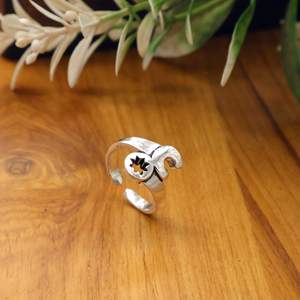 Anillo Ajustable de Latón con Diseño Bohemio, Anillo de Oro y Plata Hecho a Mano, Joyería Artesanal, Regalo para Ella - Product Image 1