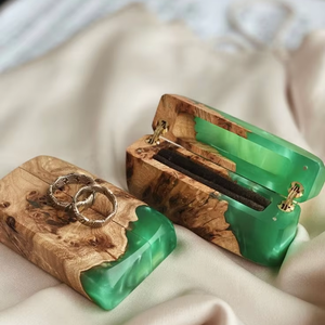 Boîte à bagues unique en bois et résine à double compartiment, faite à la main, style rustique, pour fiançailles, mariage, vente en gros - Product Image 4