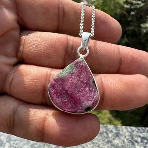 Colgante de Lágrima de Zoisita Rubí Natural Genuina, Collar de Plata de Ley 925, Gema Natural Hecha a Mano, Joyería Clásica Premium para Fiesta - Product Image 3