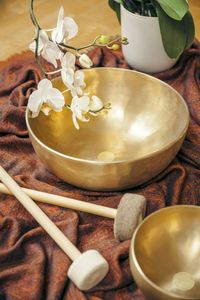 Bol chantant pour la méditation profonde et la relaxation avec baguette de frappe, adapté à la musique de guérison des chakras - Product Image 5