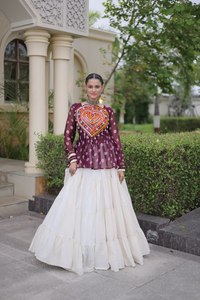 Nueva Colección Festiva, Lehenga Choli Tradicional Especial para Navratri, Disponible a Precio de Mayoreo para Mujeres - Product Image 4